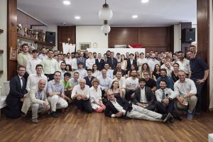 “Giovani” scatti, tra istituzionalità e spontanea convivialità